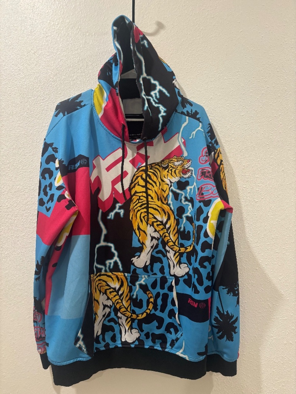 REASON HOODIE Blues, Hot Pink Background Tiger Retro 90s Shapes Geometric MEN XL